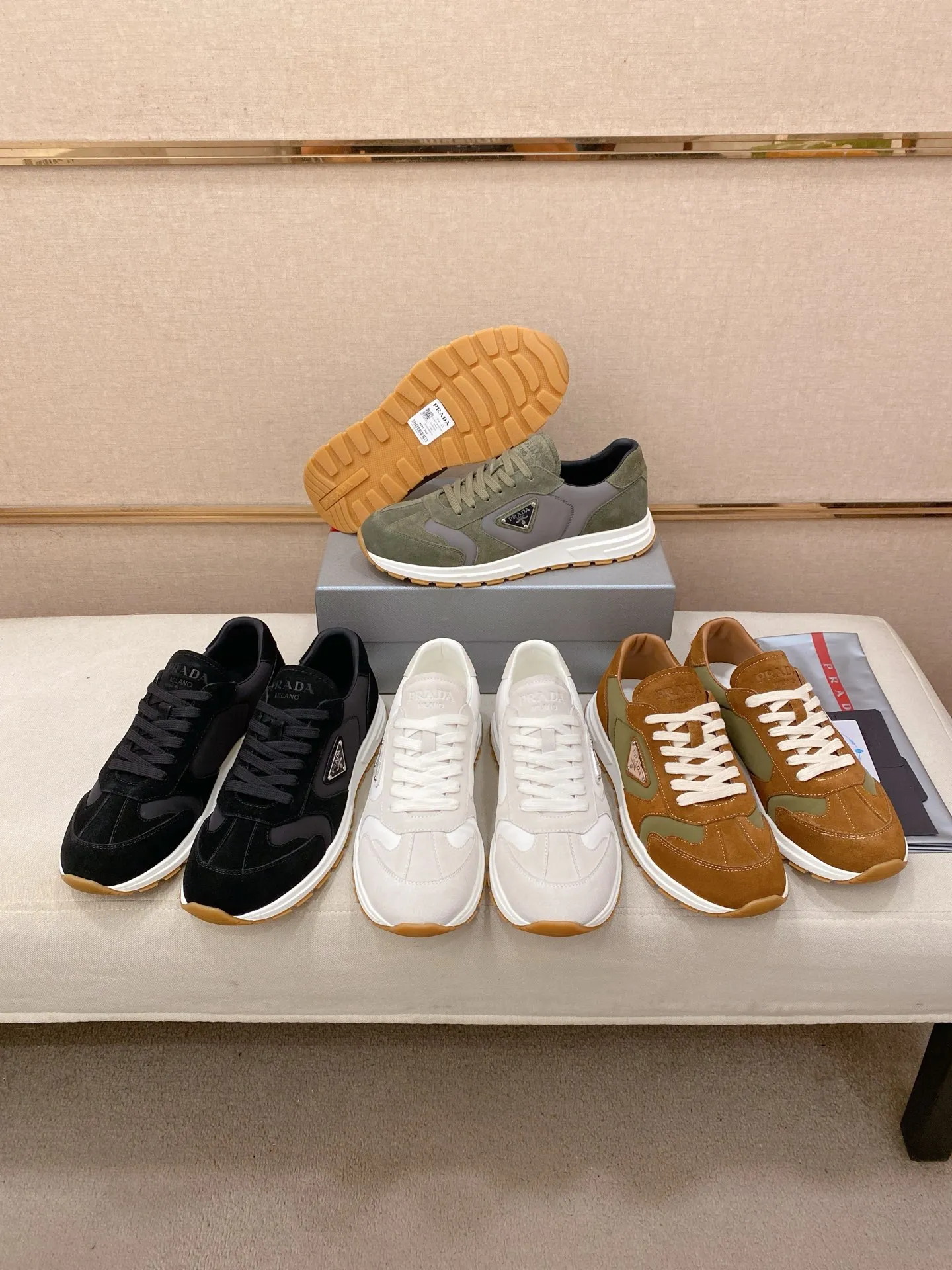 Men's Men's Shoes 💰 620💰 ✔️✔️✔️High version High-quality new PRADA (Prada) counters are launched simultaneously. The new men's shoes and 😘fabrics are selected from first-layer cowhide fabrics. Lining: Imported cowhide leather lining. 👍🏿High-end☄️Open-molded non-slip rubber outsole, exquisite lines, simple and elegant, comfortable and high-end for leisure travel. Code number: 38 to 45